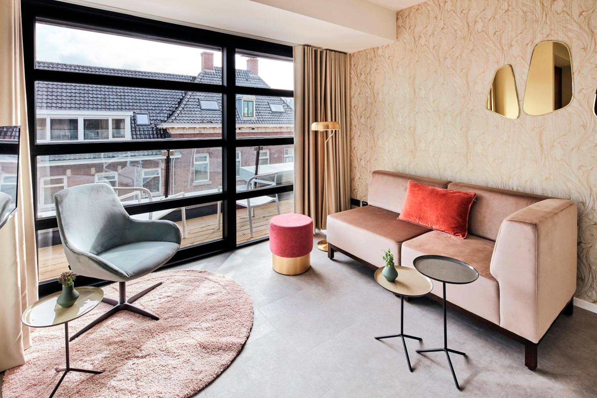 Penthouse,1657196881:JPEG